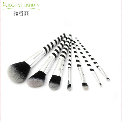 新買的化妝刷需要清洗么，該如何清洗呢？