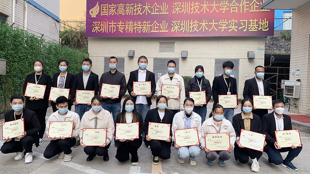 雅香麗化妝用品（深圳）有限公司預祝大家度過一個平安祥和、喜慶歡樂的元旦假期！