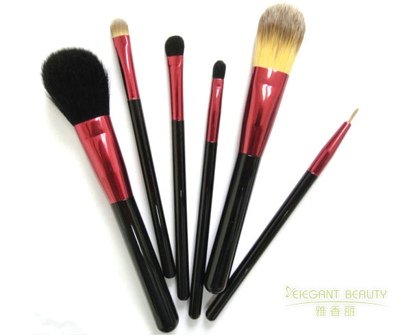 化妝刷套裝中的腮紅刷尺寸如何適配不同臉型？